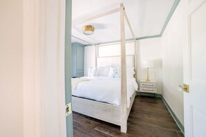 2 slaapkamers, een bureau, een strijkplank/strijkijzer, gratis wifi