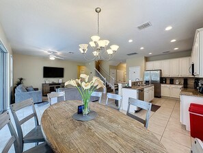 Interior - Veranda Home, 8br, 6 en-suites, Lake View, POOL/SPA, FREE Resort Amenities! (Kissimmee)