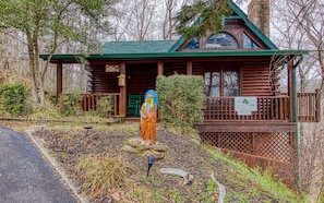 Exterior detail - The Lakota Wolf Cabin - Outdoor Hot Tub + Romantic Spa Tub by the Fireplace (Sevierville)