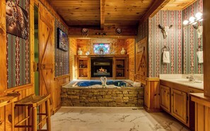 Interior - The Lakota Wolf Cabin - Outdoor Hot Tub + Romantic Spa Tub by the Fireplace (Sevierville)