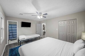 3 bedrooms, iron/ironing board, free WiFi, bed sheets