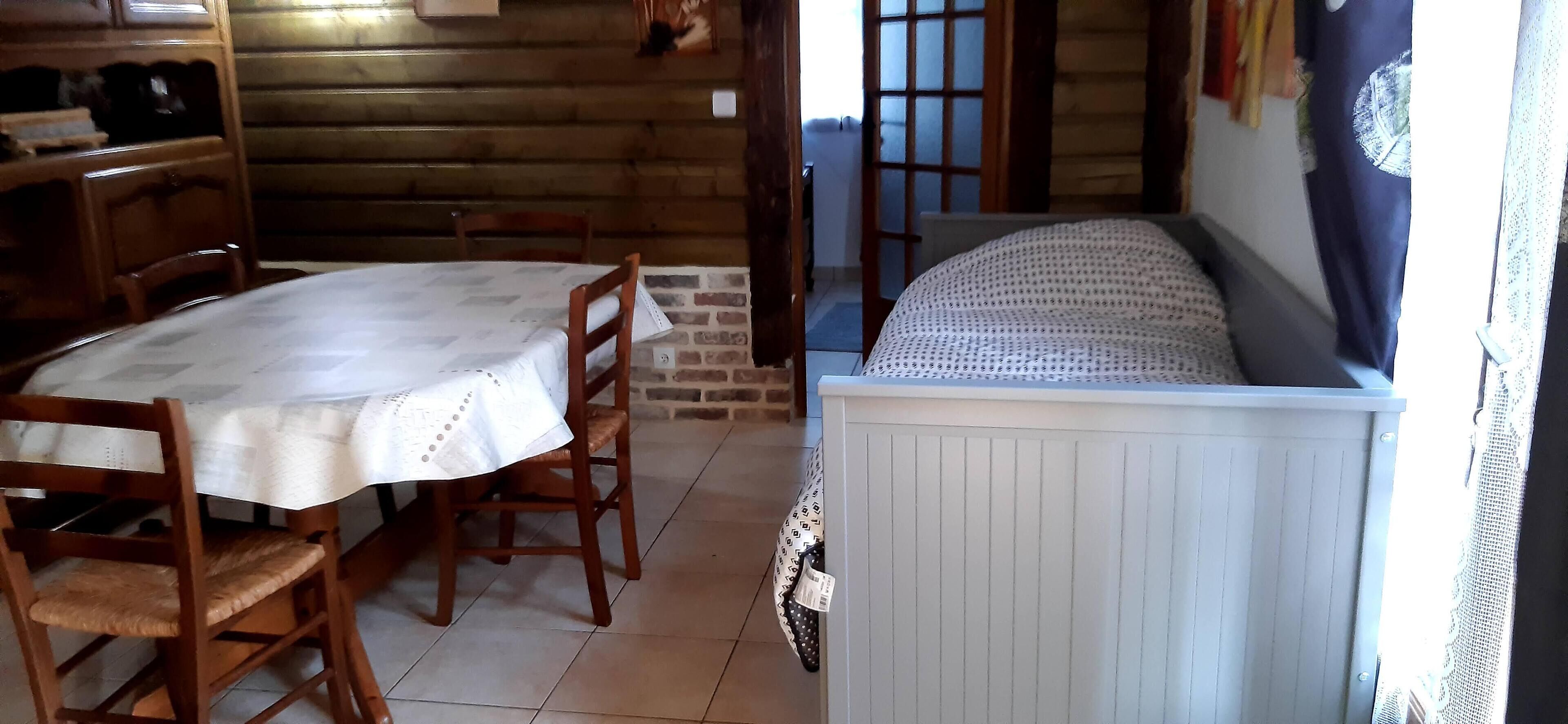 1 habitación, tabla de planchar con plancha, wifi gratis y ropa de cama 