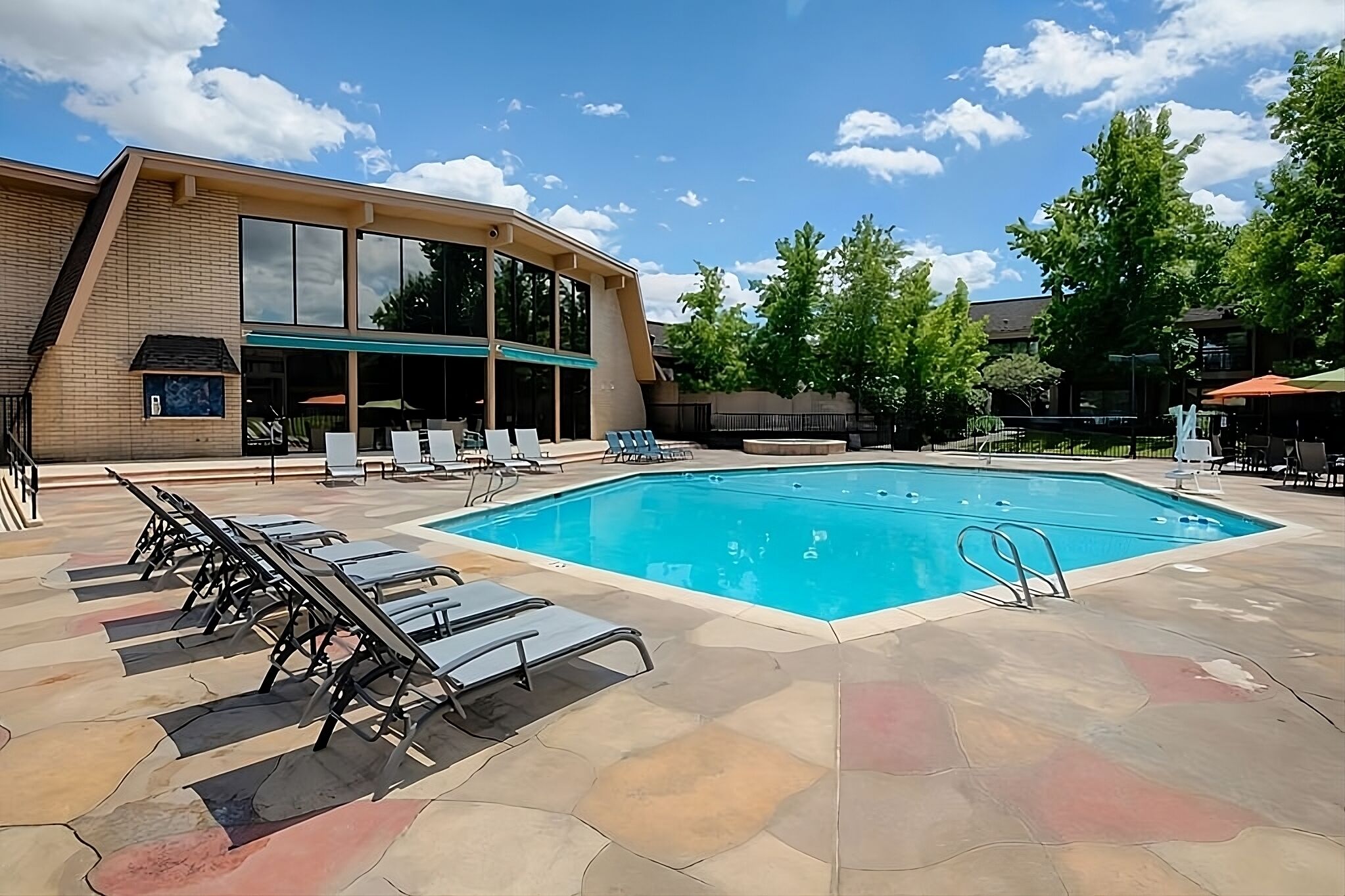 Peaceful Retreat! Comfortable Unit Close to Turtle Bay Exploration Park! Pool!