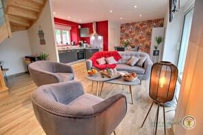 TV, bordtennis, bøker og stereoanlegg