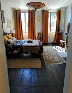 3 bedrooms, iron/ironing board, free WiFi, bed sheets