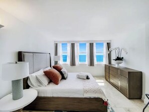 2 bedrooms, desk, iron/ironing board, travel cot - Luxury beachfront Condo By Dream Vacation (Fort Lauderdale)