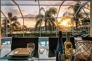 Outdoor dining - Intervillas Florida - Villa Magic Summer (Cape Coral)