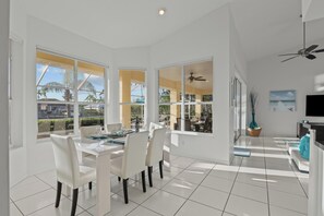 Dining - Intervillas Florida - Villa Magic Summer (Cape Coral)