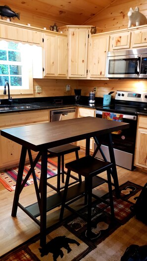 Fridge, microwave, oven, stovetop - Relaxation Or Remote Work In The Mountains! (Murphy)