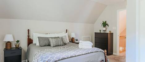 3 bedrooms, WiFi (free), bed sheets