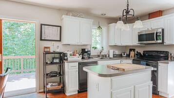 Cookware/dishes/utensils