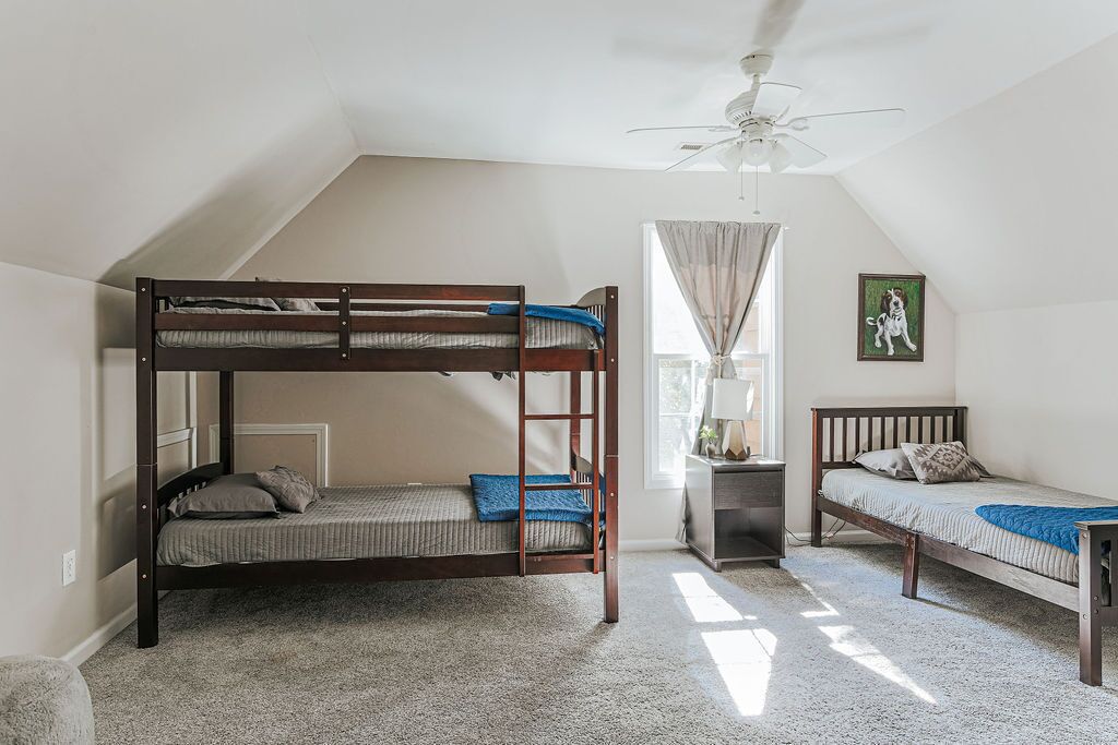 3 bedrooms, WiFi (free), bed sheets