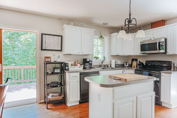 Cookware/dishes/utensils