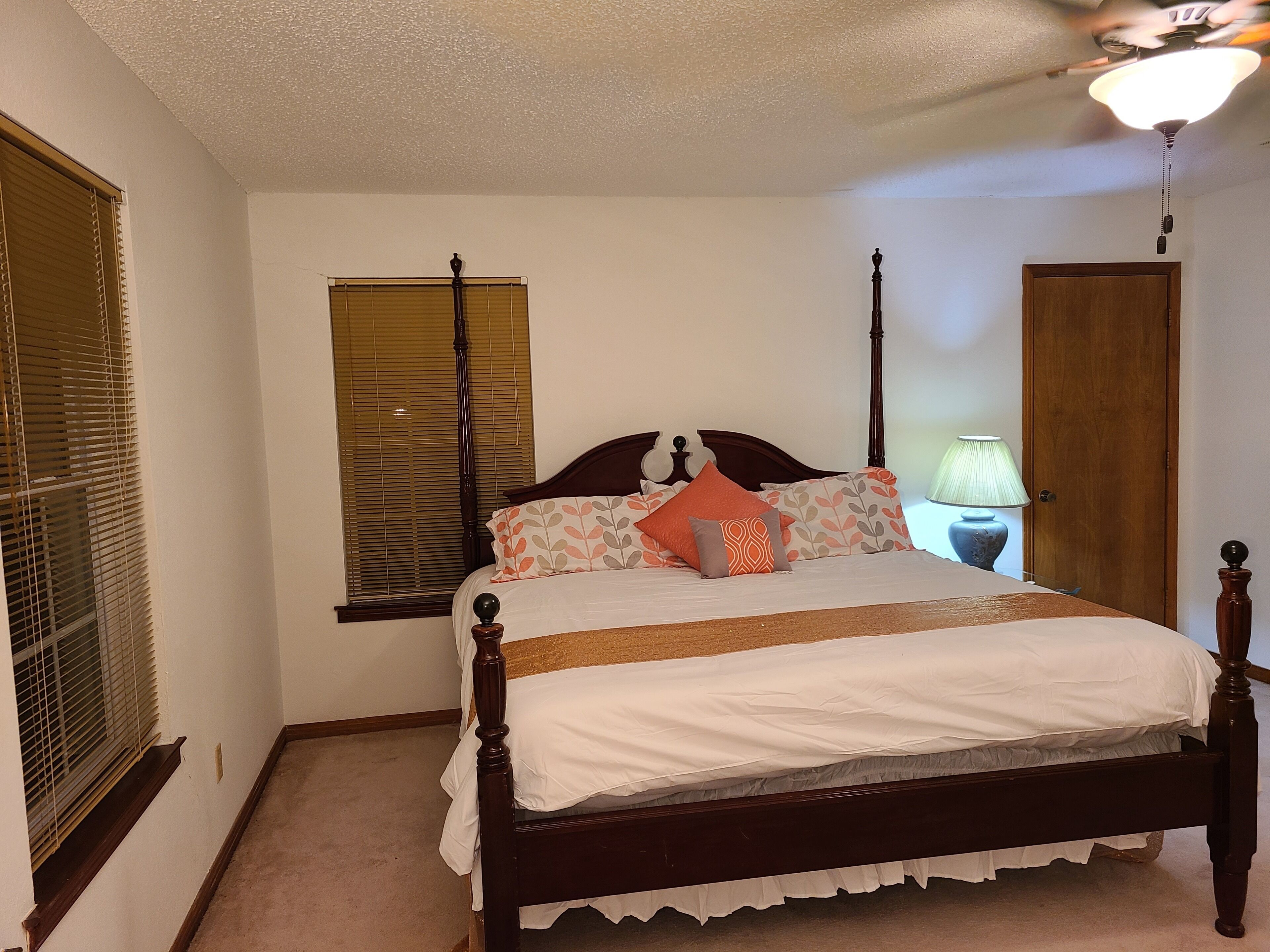 3 slaapkamers, een strijkplank/strijkijzer, gratis wifi, beddengoed