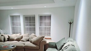 A living room with a sectional sofa, a coffee table, and a floor lamp. - Country Living at its Best! (Roanoke)