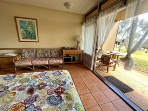 1 bedroom, free WiFi, bed sheets - Ocean View Condo in Kepuhi Beach, Molokai Island. Great Value. (Maunaloa)