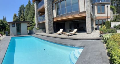Luxury Stay in West Vancouver | Private sauna, Pool & Stunning Views