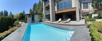 Luxury Stay in West Vancouver | Private sauna, Pool & Stunning Views