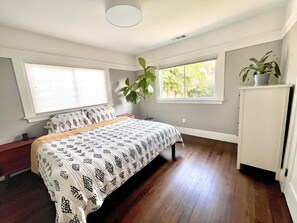 2 bedrooms, desk, iron/ironing board, free WiFi