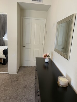 1 bedroom, desk, free WiFi, bed sheets