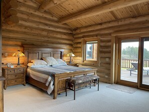 6 bedrooms, desk, iron/ironing board, free WiFi