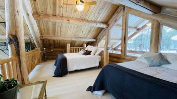 5 slaapkamers, een bureau, een strijkplank/strijkijzer, gratis wifi