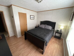 3 dormitorios, tabla de planchar con plancha, wifi gratis y ropa de cama