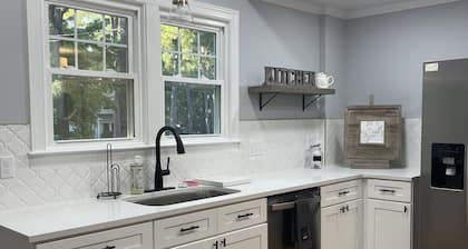 Newly remodeled Downtown Southern Pines Cottage! Walking distance-Must See!