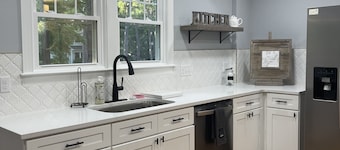 Newly remodeled Downtown Southern Pines Cottage! Walking distance-Must See!