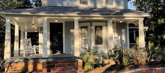 Newly remodeled Downtown Southern Pines Cottage! Walking distance-Must See!