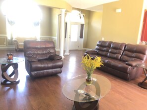 TV, fireplace, stereo