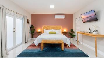 1 habitación, tabla de planchar con plancha y cuna de viaje