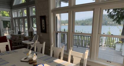 Swan Lake House - 6 Bed 6.5 Bath - Sleeps 12 - 200 ft ON WATER Heated Driveway