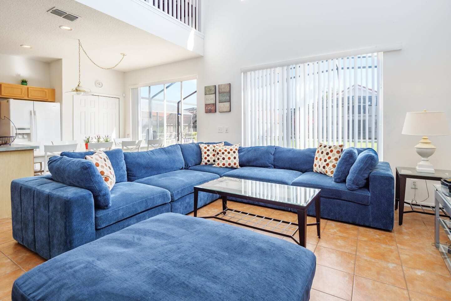 TV connectée, console de jeux vidéo, lecteur de DVD, espaces bureaux