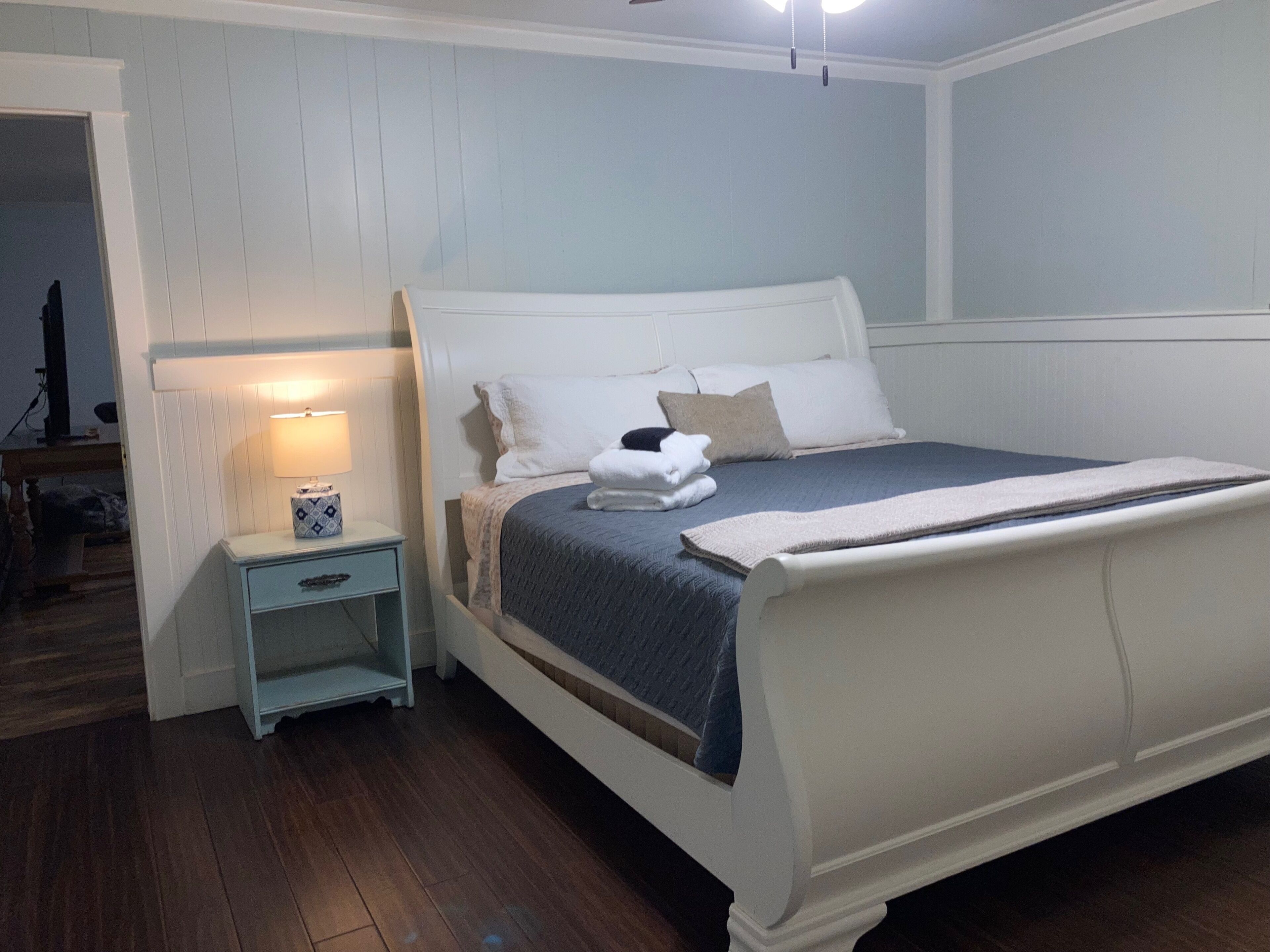 2 bedrooms, iron/ironing board, free WiFi, bed sheets