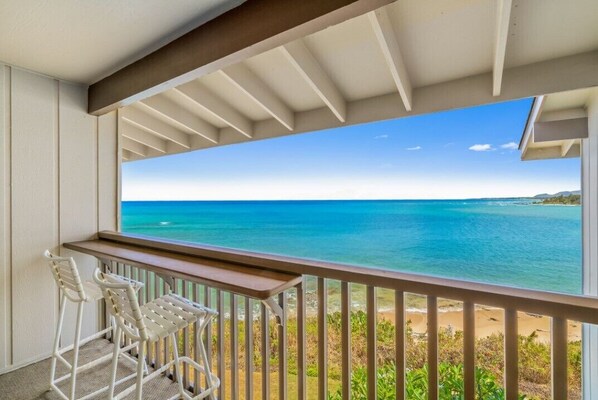 Property grounds - Recently Fully Renovated-Oceanfront, Top floor, Million Dollar View, Sleeps - 2 (Kapaʻa)