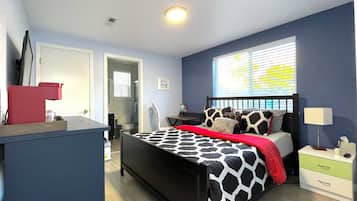 1 bedroom, desk, free WiFi, bed sheets