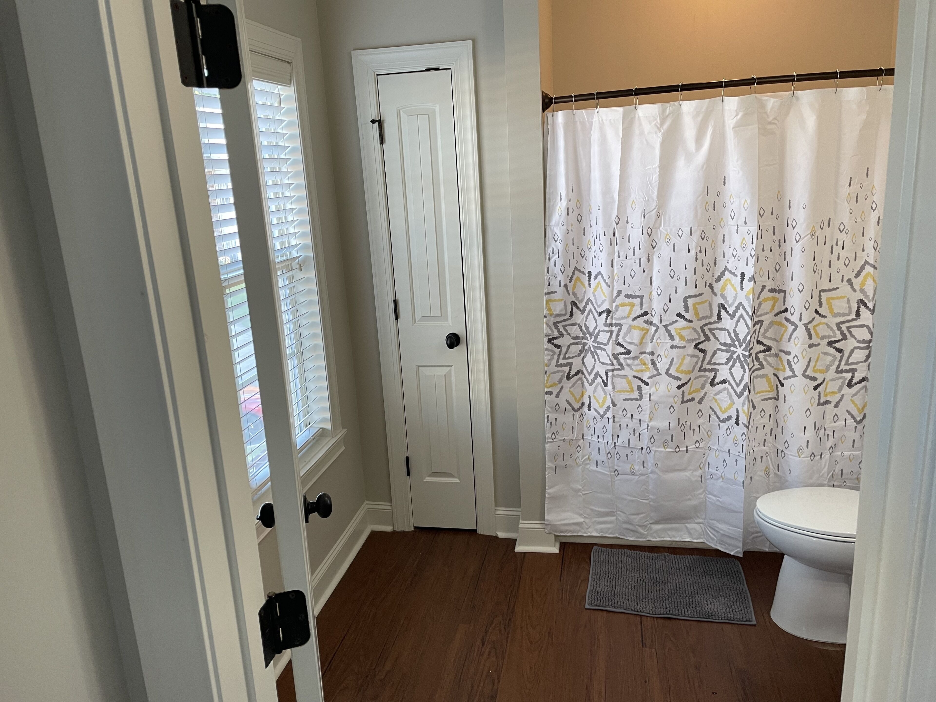 花灑/浴缸組合、提供毛巾、番梘、廁紙