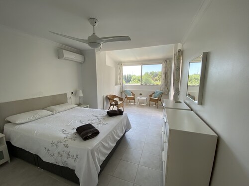 Spacious 5 Bedroom Town House with Private Pool