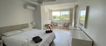 Spacious 5 Bedroom Town House with Private Pool