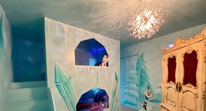 Interior - Delightful Frozen Potter Lake Home Pool Spa Resort (Davenport)