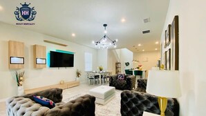 TV, fireplace, video games, books - Delightful Frozen Potter Lake Home Pool Spa Resort (Davenport)
