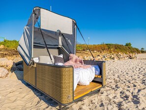 Unclassified image, 2 of 23, button