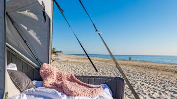 Una spiaggia nelle vicinanze