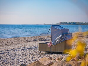 Unclassified image, 4 of 23, button