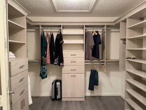 Interior - GOLF COURSE & LAKE VIEW 24/7 SECURITY GUARD NEAR LAS VEGAS STRIP FULL FURNISHED (Las Vegas)