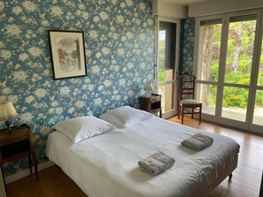 5 bedrooms, iron/ironing board, free WiFi, wheelchair access