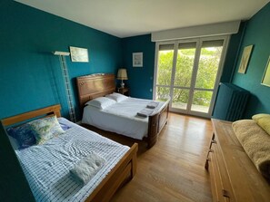 5 bedrooms, iron/ironing board, free WiFi, wheelchair access