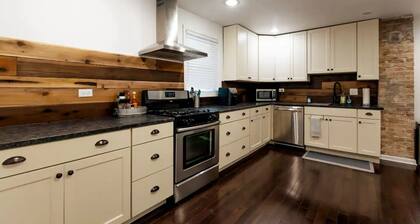 Large, modern 2 bedroom in the heart of Forest Park