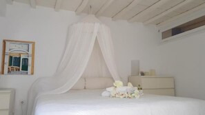 3 bedrooms, iron/ironing board, WiFi, bed sheets - Mykonos Ornos "Villa Simelia" with pool (Μύκονος)